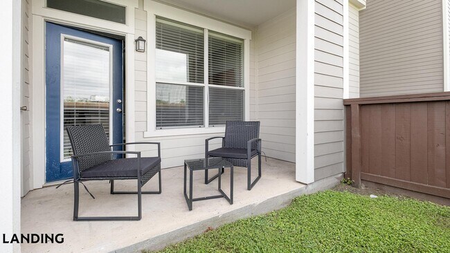 Building Photo - 14807 Woodland Hills Dr