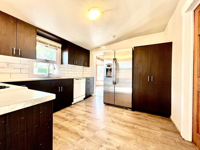 Building Photo - Fantastic House In Desirable Englewood Nei...