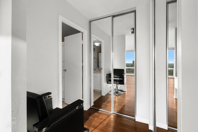 Building Photo - 111 E Chestnut St