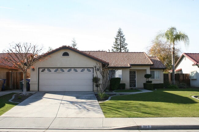 Building Photo - 703 Markham Way