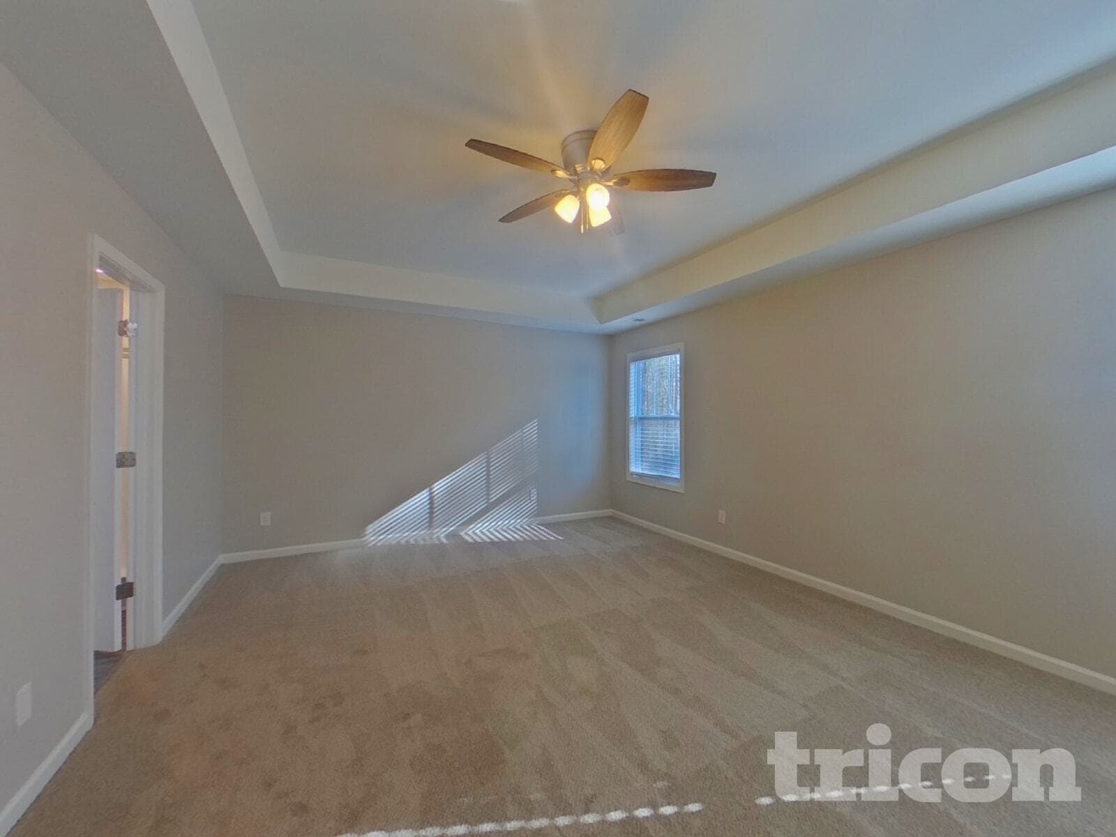 Building Photo - 607 Roseridge Dr