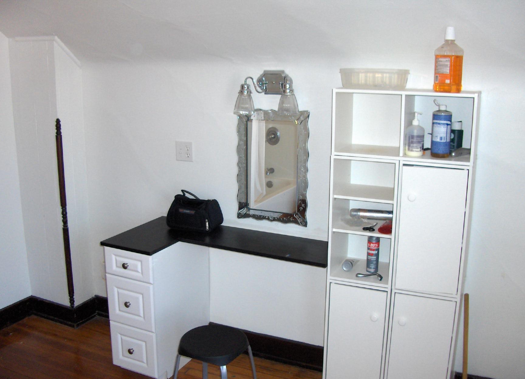 Other side of 3rd Floor bathroom - 526 Riddle Rd