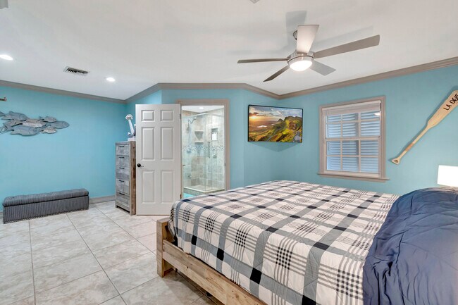 Building Photo - 310 Gulfstream Dr