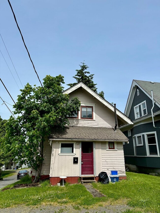 Building Photo - 310 Pine St