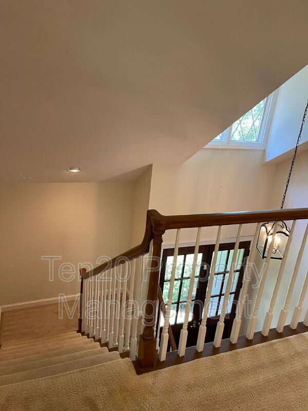 Building Photo - 1544 Glencoe Dr