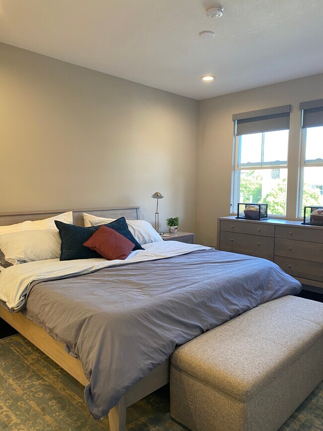 Master bedroom - 13075 Pacific Promenade