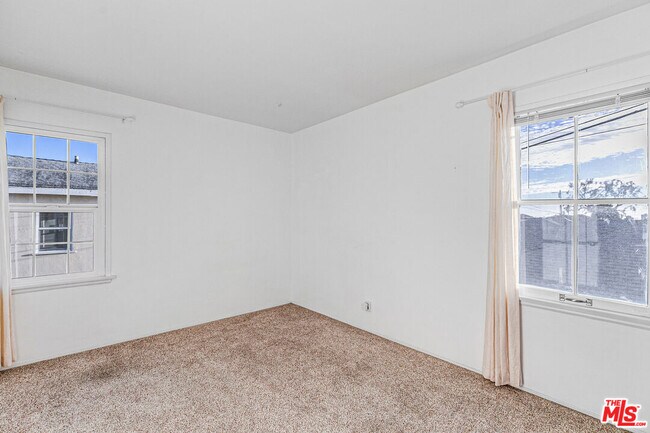 Building Photo - 1352 Ocean Park Blvd