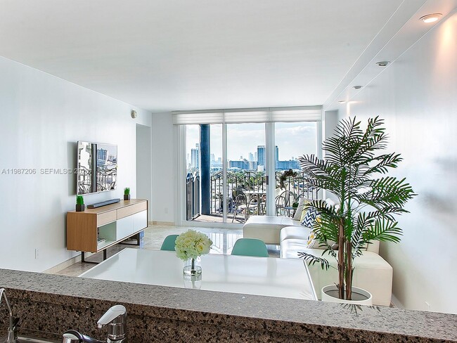 Building Photo - 1500 Ocean Dr