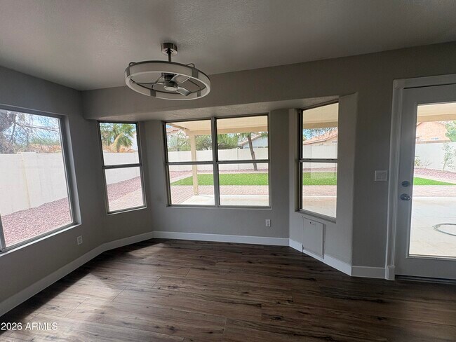Building Photo - 2370 S Apache Dr