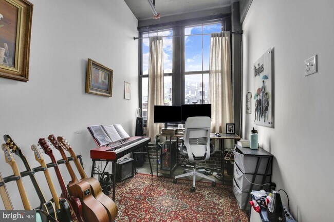 Building Photo - 1701 Tulip St