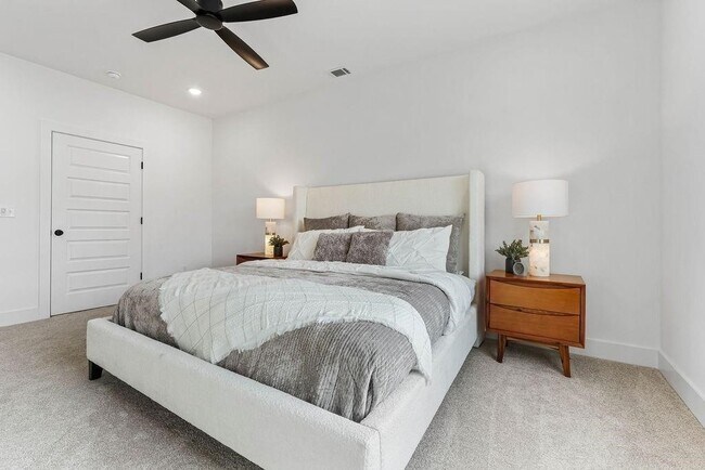 Building Photo - 4100 W Olive St