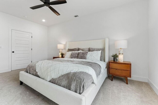 Building Photo - 4114 W Olive St