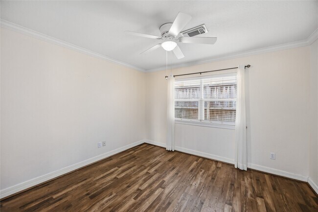 Building Photo - 4401 Marina St