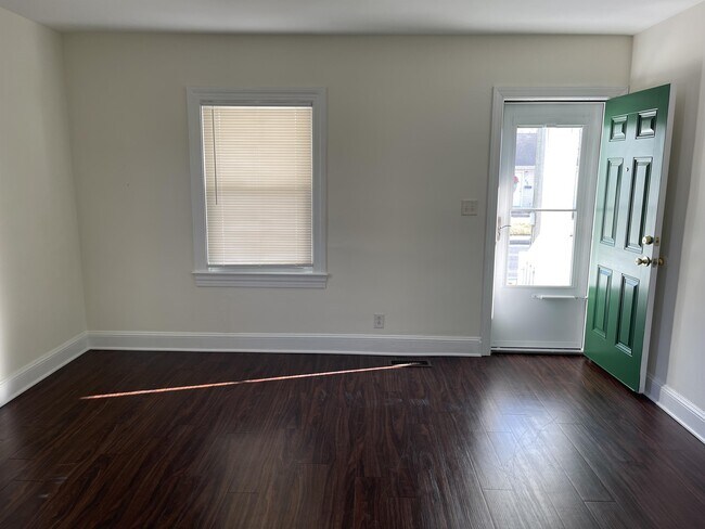 Building Photo - 406 Hammond St