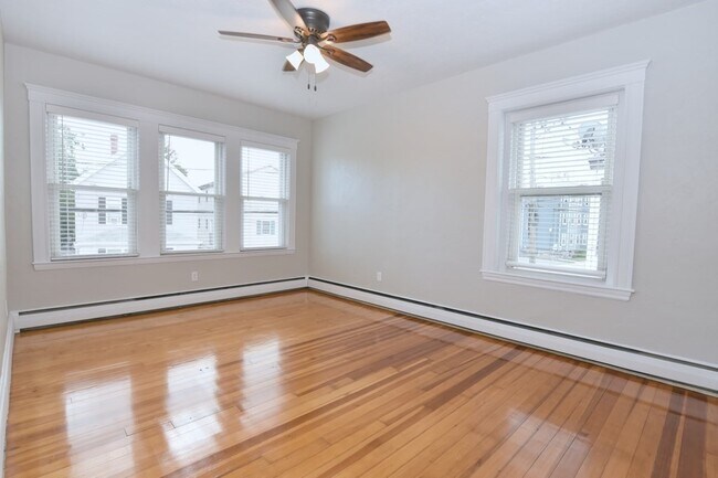 Building Photo - 499 Medford St