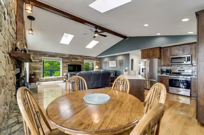 Building Photo - 608 Flowers Gap Rd