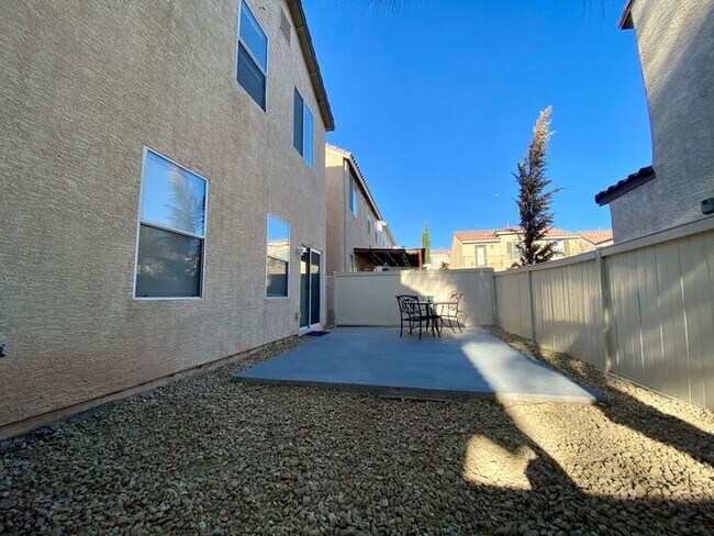 Building Photo - BEAUTIFUL 2 STORY SINGLE FAMILY HOME WITH 3 BEDROOMS AND 2.5 BATHS LOCATED IN SOUTHWEST