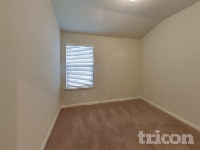 Building Photo - 13681 Paxton Blvd