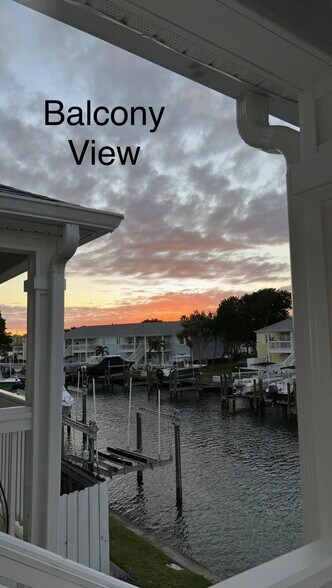 Building Photo - 5215 Coquina Key Dr SE