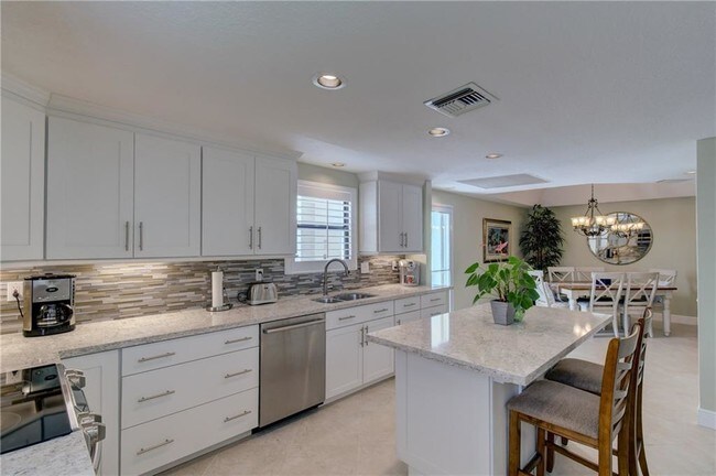 Building Photo - 6101 SE Landing Way