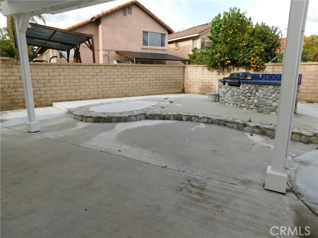 Building Photo - 2180 Hedgerow Ln