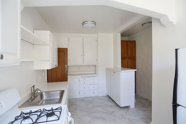 Building Photo - Elegant 1BR/1BA in Oakland's Cleveland Hei...