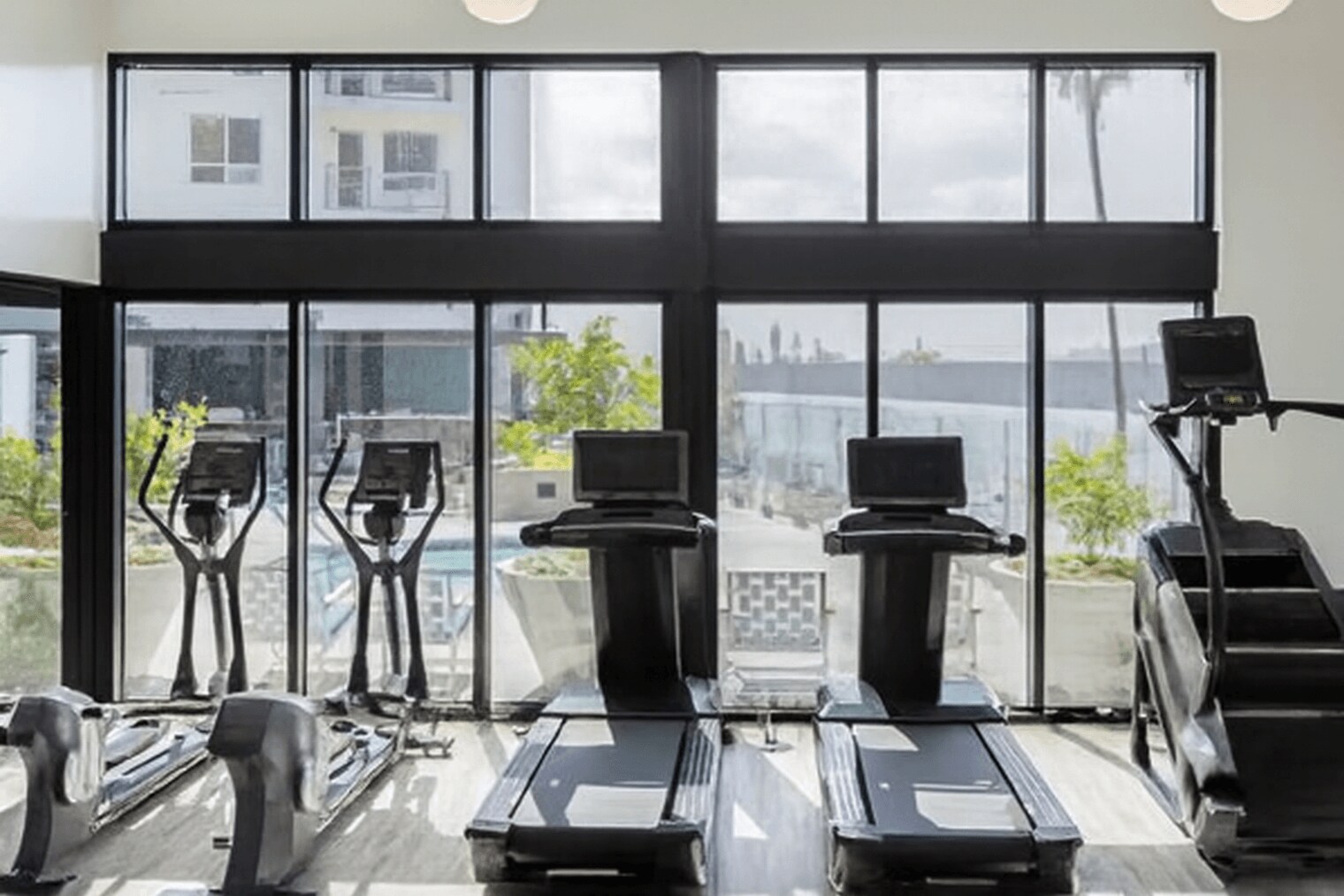 Building Photo - 610 Del Sol Dr