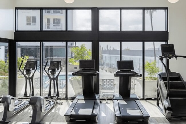 Building Photo - 610 Del Sol Dr