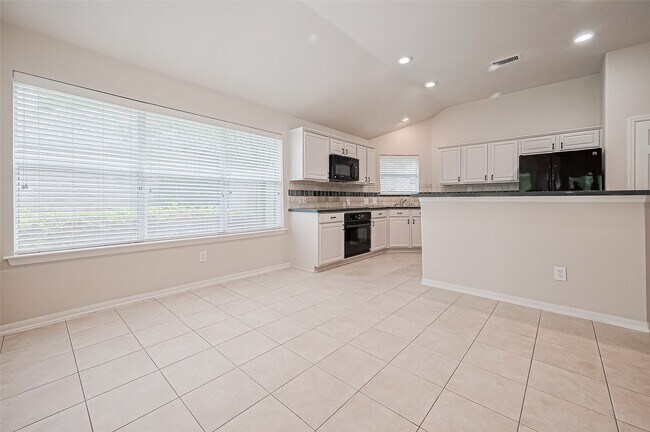 Building Photo - 134 E Foxbriar Forest Cir