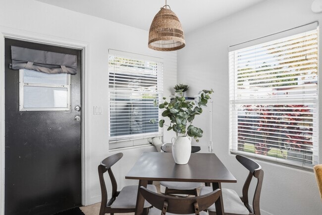 Building Photo - 2606 Juan St