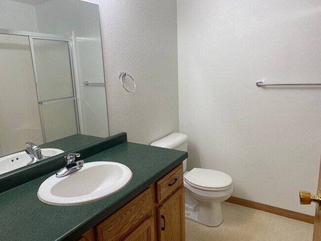 Building Photo - Beautiful 3 Bedroom Single Family Home in ...