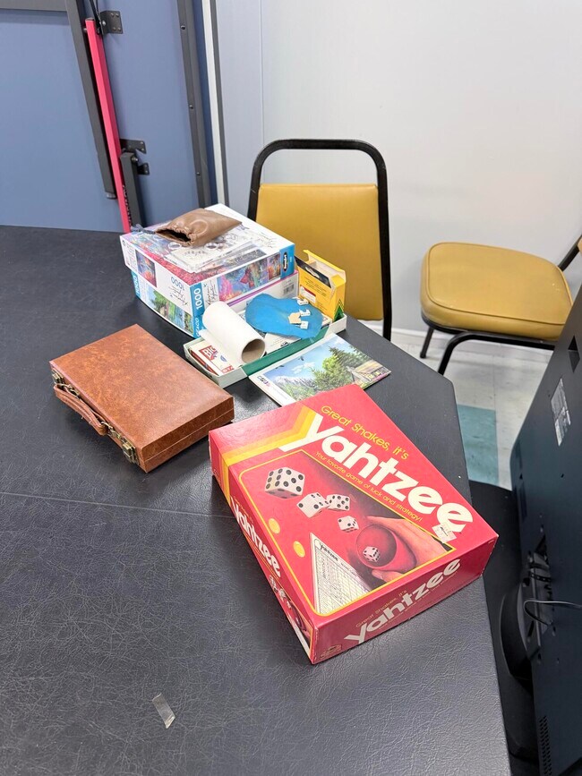 Building Photo - 1000 NE 14th Ave