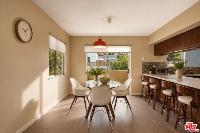Building Photo - 2657 Zorada Dr
