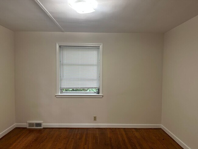 Building Photo - 1115 Woodburn Rd