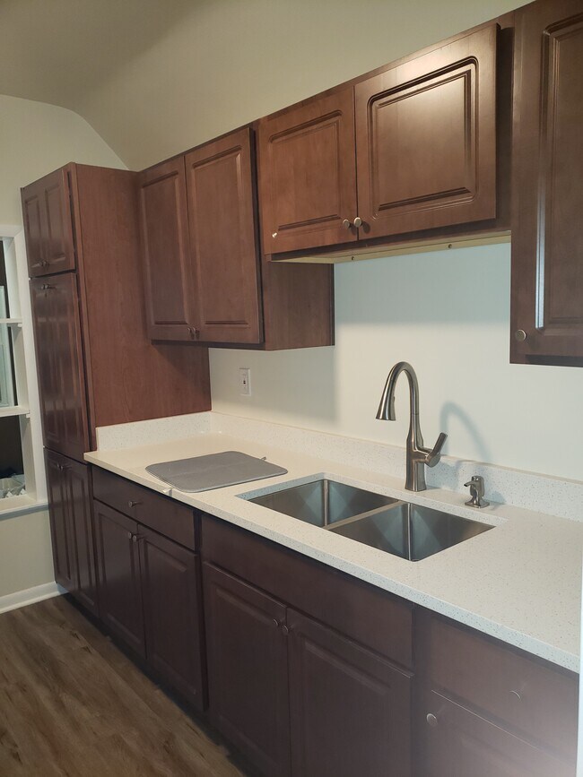 Building Photo - 2518 N Bernard St