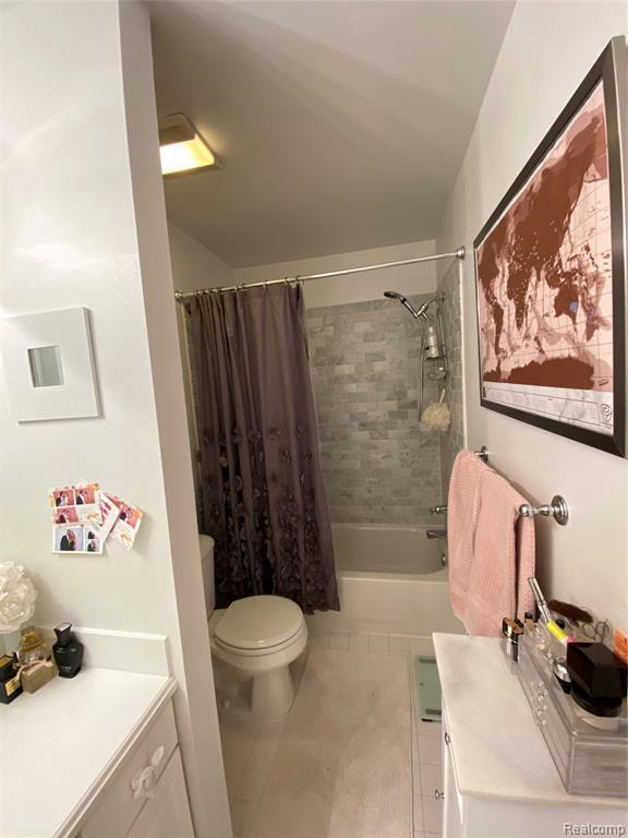 Building Photo - 662 Purdy St