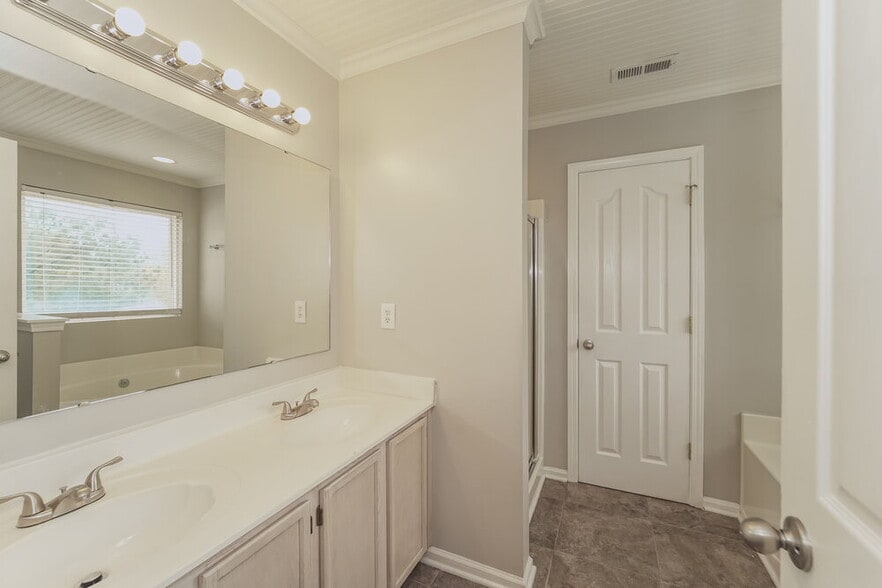 Building Photo - 4705 Fox Thorne Dr