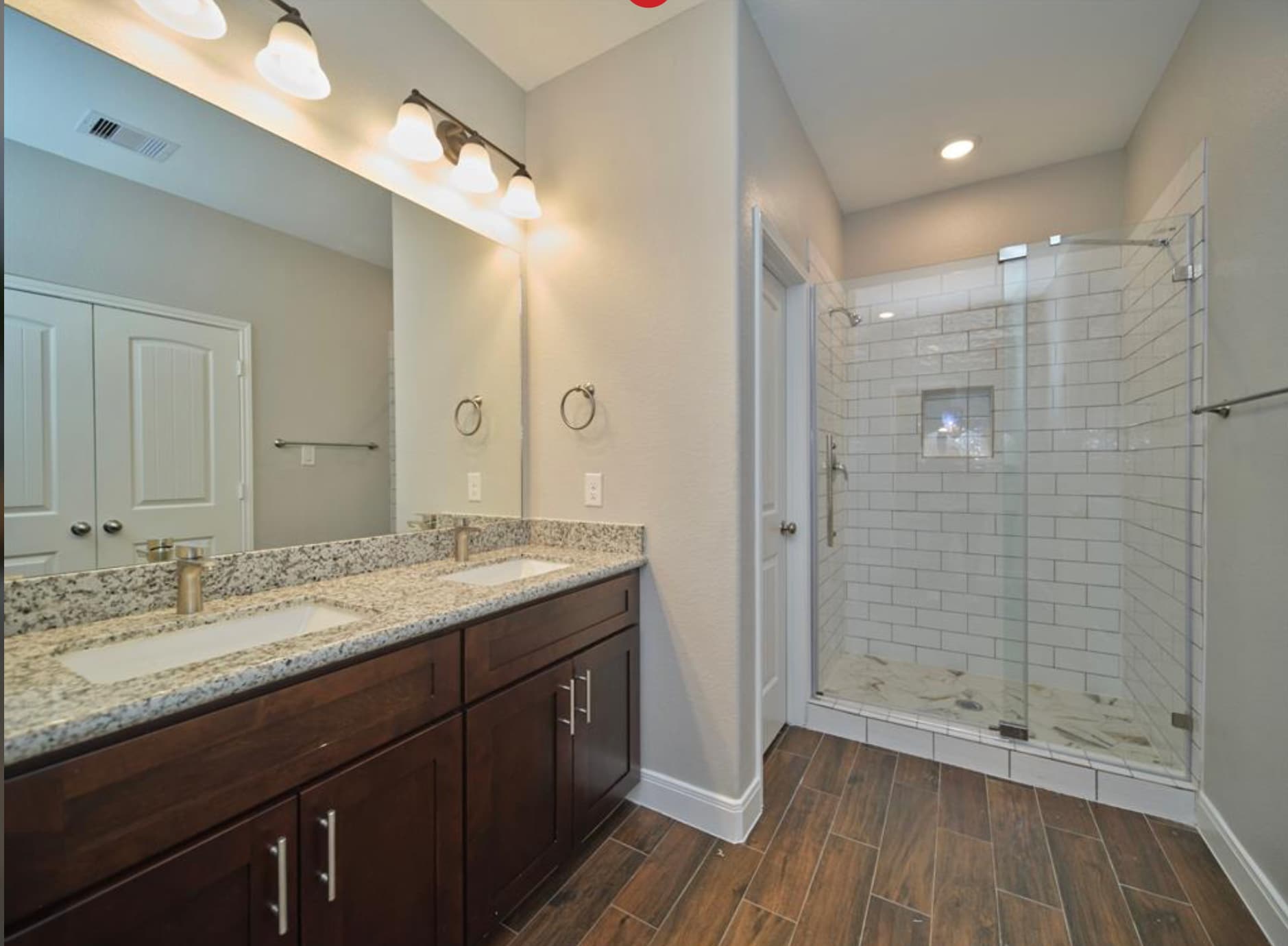 Master bathroom - 4822 Falls St