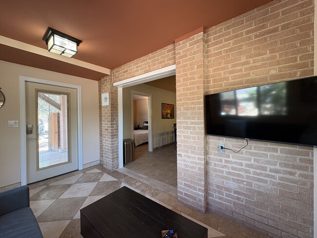 Building Photo - 2819 N Woodland Ave