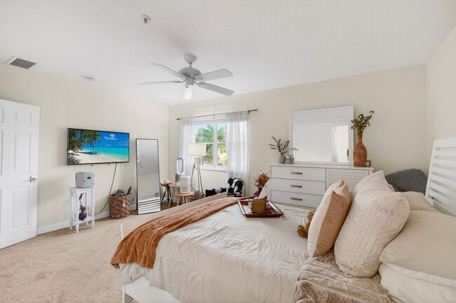 Building Photo - 321 Bayfront Dr