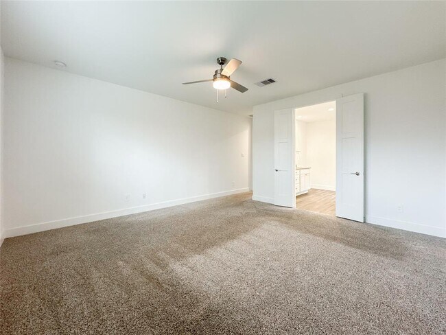 Building Photo - 15216 Tattle Crk Ln