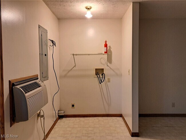 Building Photo - 6 Sunrise Dr