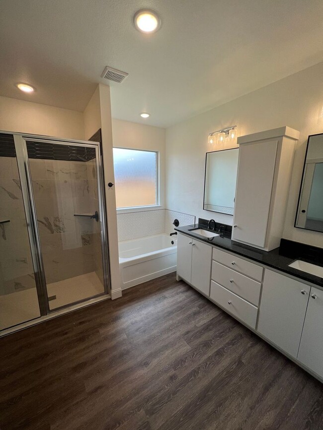 Building Photo - Beautiful 4 bed 2 bath home in Frenship!