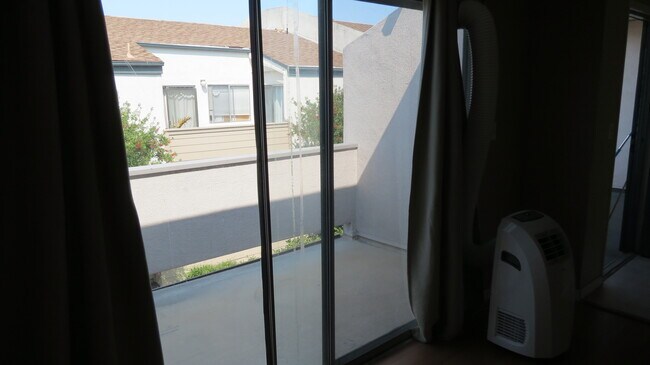 Balcony - 3242 Ashford St