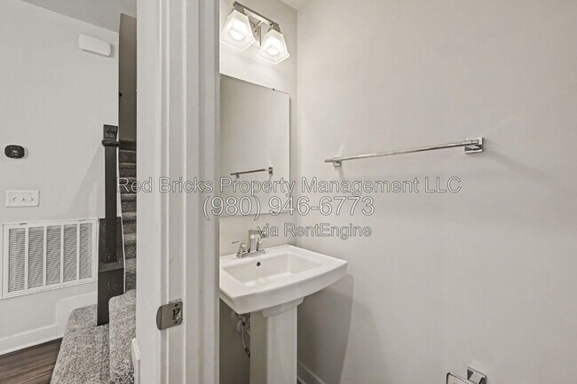 Building Photo - 9342 Mallard Mls Dr