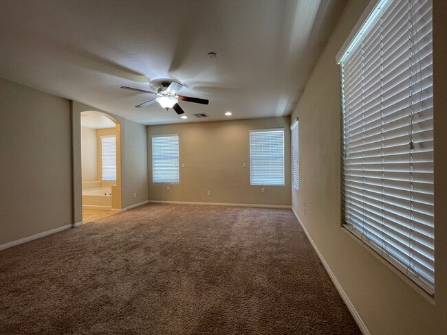 Building Photo - 4 BED 2.5 BATH 2 CAR GARAGE SINGLE FAMILY ...