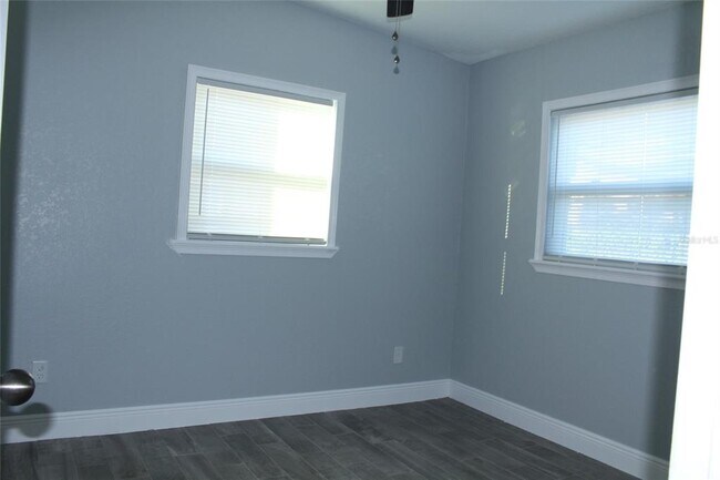 Building Photo - 415 W Lancaster Rd