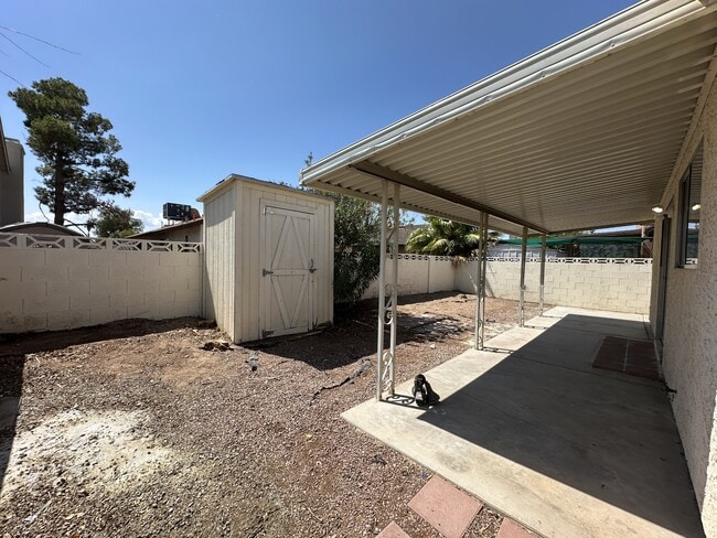 Building Photo - 2321 Valley Dr