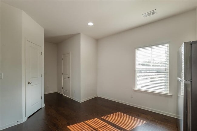 Building Photo - 915 Society Cir