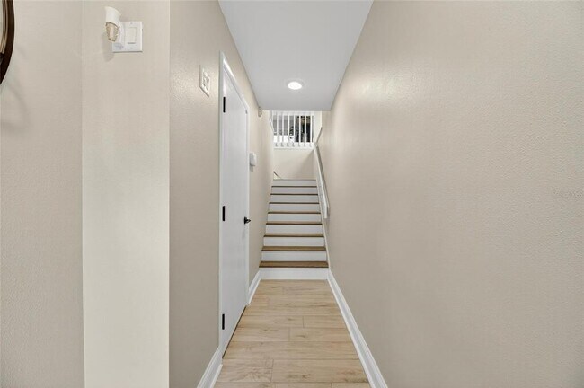 Building Photo - 160 Marina Del Rey Ct